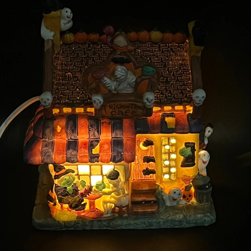 Trick or Treat Cafe Halloween Village Light Up Ceramic Haunted House New Cord